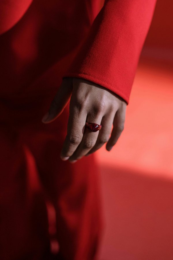 Découvrez la bague akatsuki d'itachi : élégance et symbole